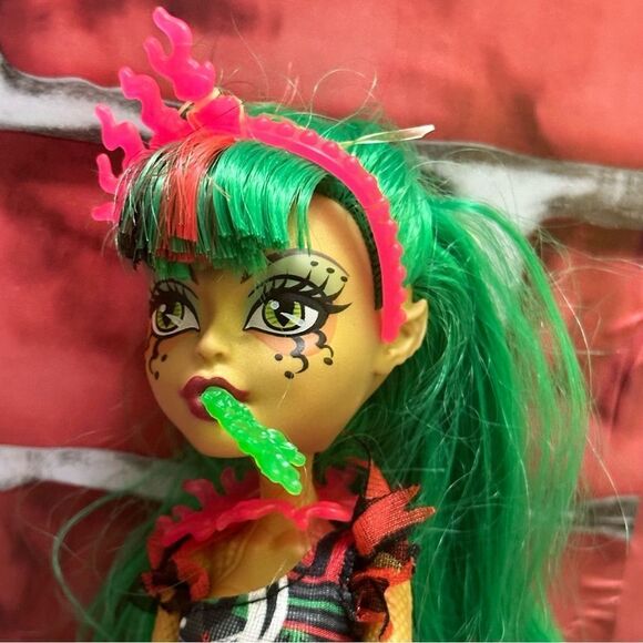 Monster High FREAK DU CHIC Jinafire doll - Picture 4 of 14